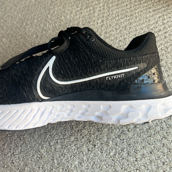 Nike Men’s 10.5 React Infinity Flyknit Running Shoes - Picture 4 of 6